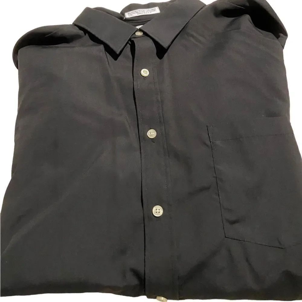 Van Heusen dress shirt 16 1/2-34/35 perfect condition
